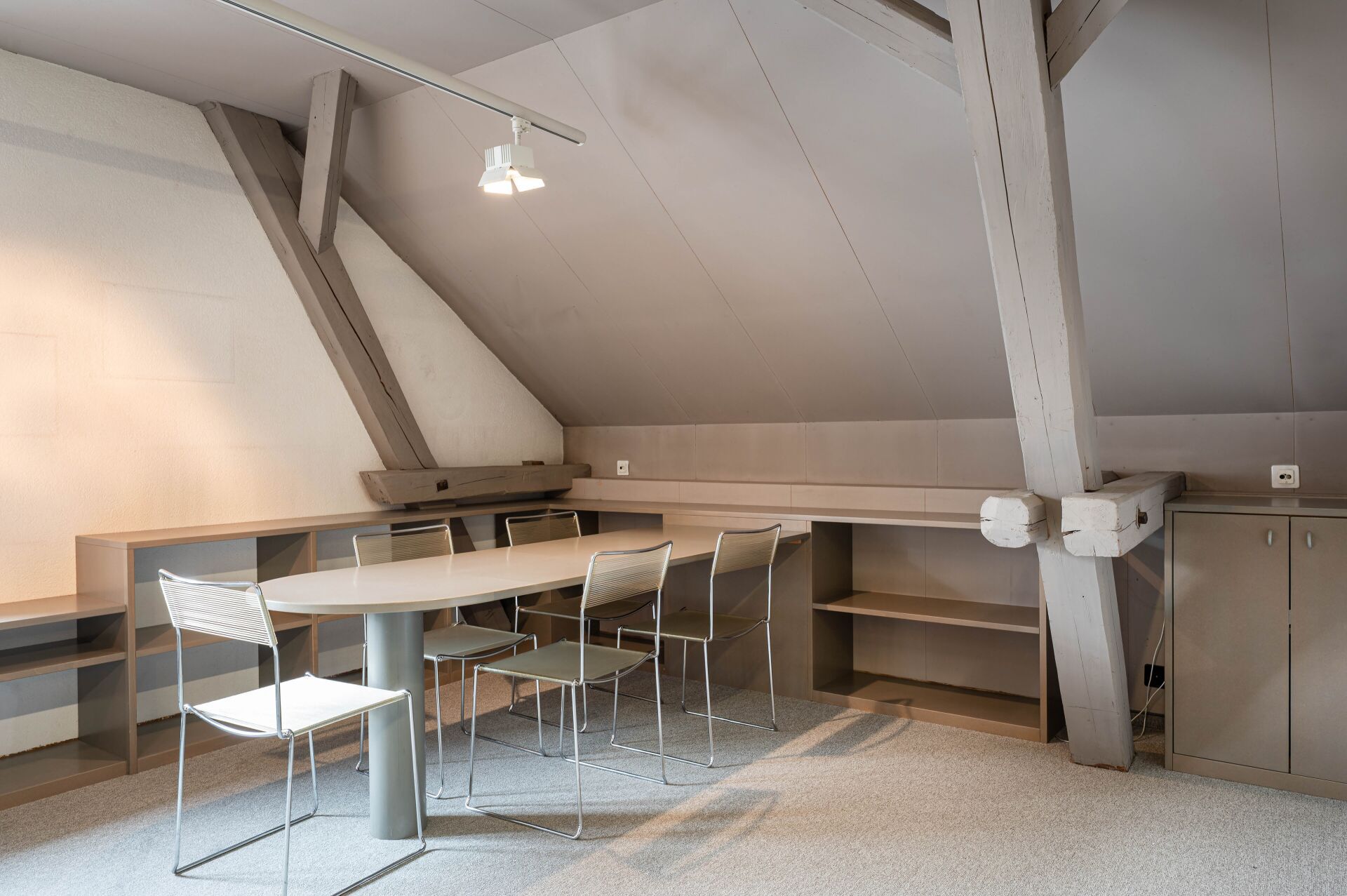 Grosse Büro-/Atelierräume im 3. OG einer repräsentativen Liegenschaft in 8750 Glarus – Bild 2