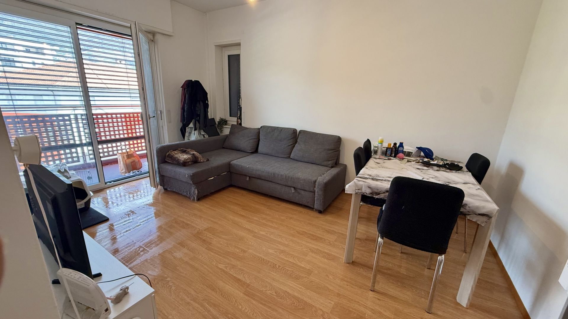Grazioso appartamento di 2.5 locali in 6830 Chiasso – Bild 2