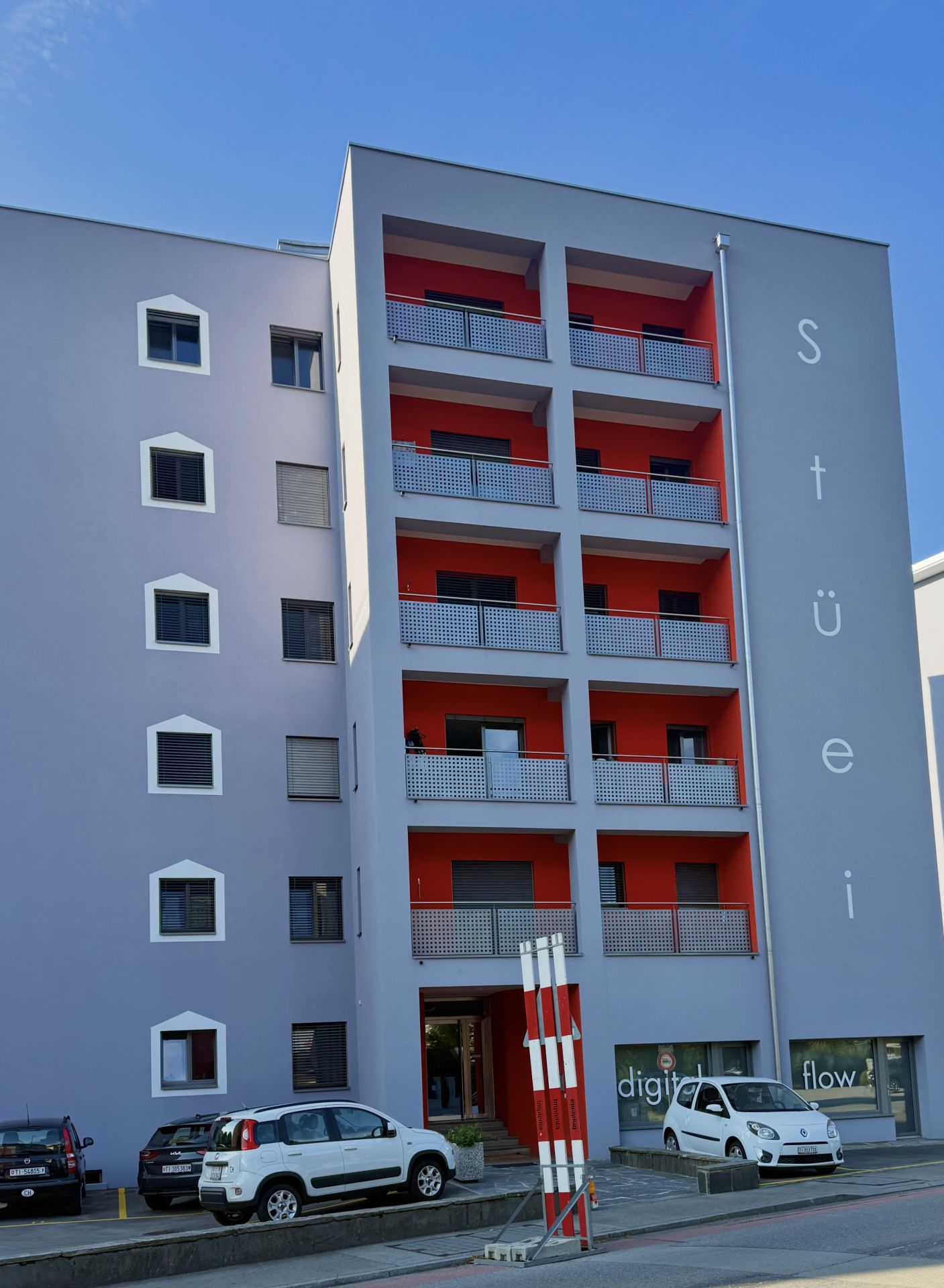 Grazioso appartamento di 2.5 locali in 6830 Chiasso – Bild 1
